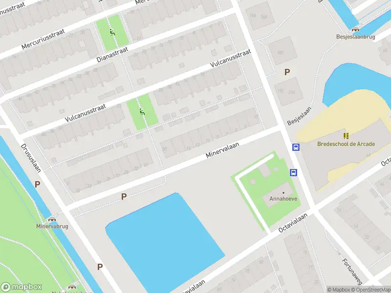 Ambulance met grote spoed naar de Minervalaan in Leiden