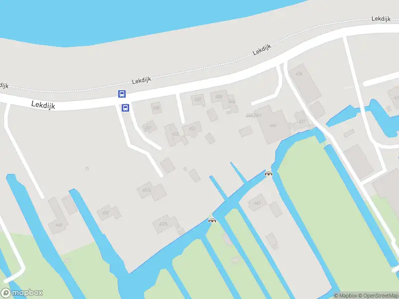 Ambulance met grote spoed naar de Lekdijk in Nieuw-Lekkerland