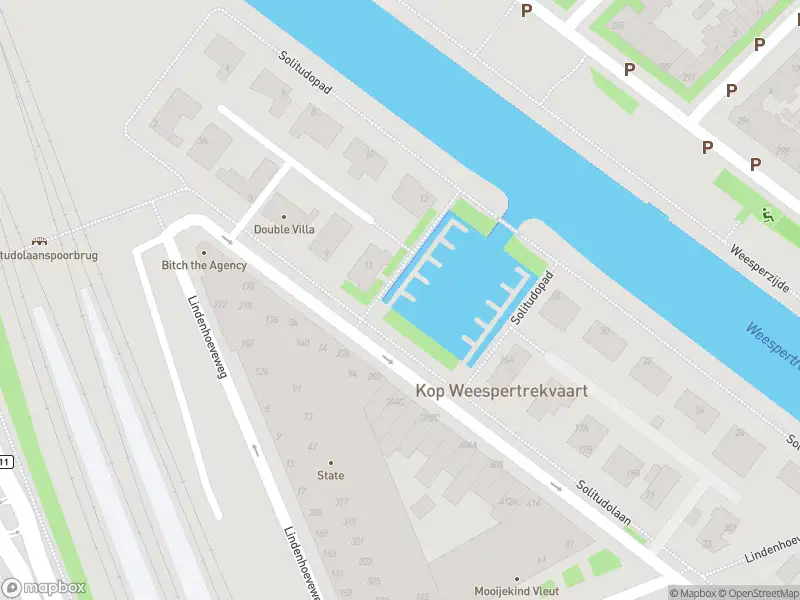 Ambulance met grote spoed naar de Solitudolaan in Amsterdam