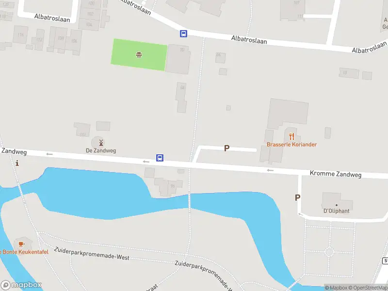 Ambulance met grote spoed naar de Kromme Zandweg in Rotterdam