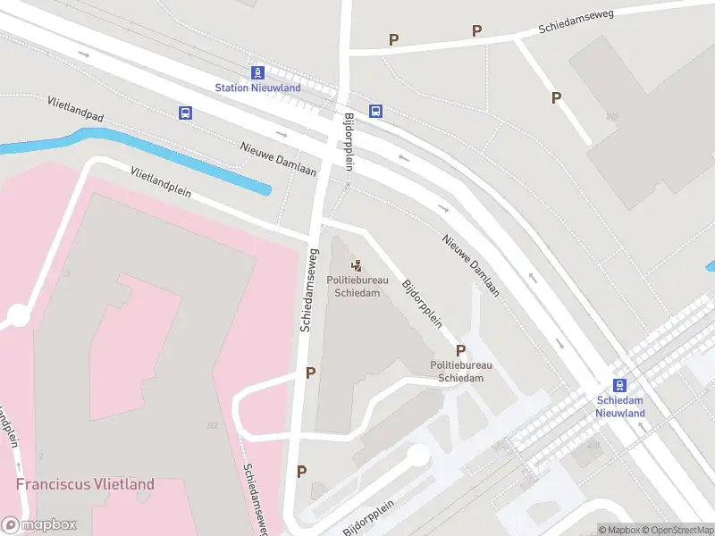 Ambulance met gepaste spoed naar de Bijdorpplein in Schiedam