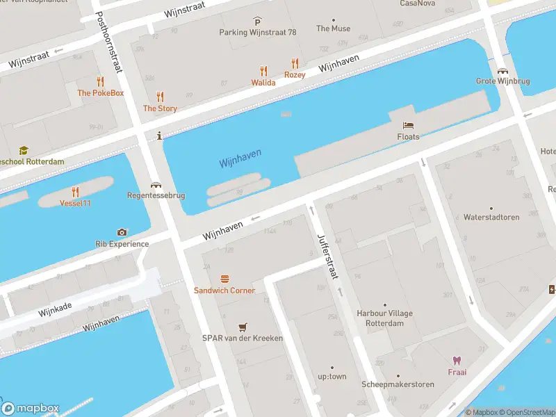 Ambulance met gepaste spoed naar de Wijnhaven in Rotterdam