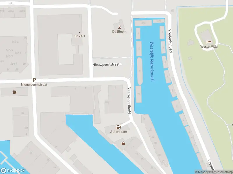 Ambulance naar de Nieuwpoortkade in Amsterdam