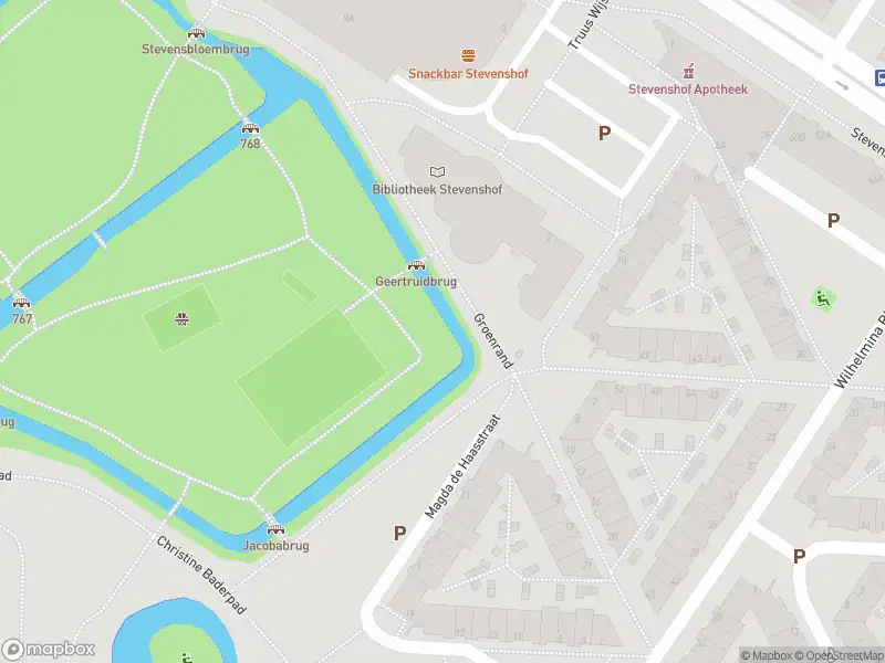 Ambulance met grote spoed naar de Theda Mansholtstraat in Leiden