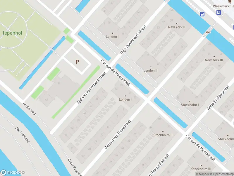 Ambulance met grote spoed naar de Sjef van Kalmthoutstraat in Hoofddorp