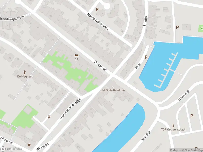 Ambulance met grote spoed naar de Voorstraat in Ooltgensplaat