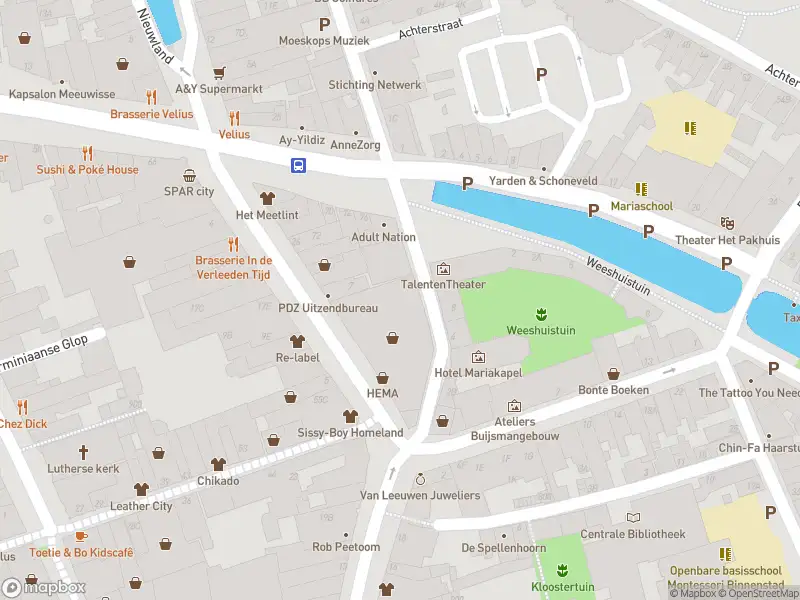 Ambulance met grote spoed naar de Korte Achterstraat in Hoorn