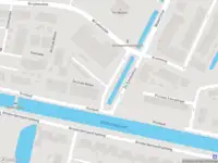 Brandweer met grote spoed naar de Prinses Beatrixstraat in Muiden vanwege waarnemen gaslucht