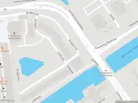 Ambulance met grote spoed naar de Bruggehoofd in Hellevoetsluis