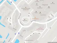 Ambulance met grote spoed naar de Raadhuisplein in Nieuwerkerk aan den IJssel