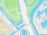 Ambulance met gepaste spoed naar de Oegstgeesterweg in Leiden