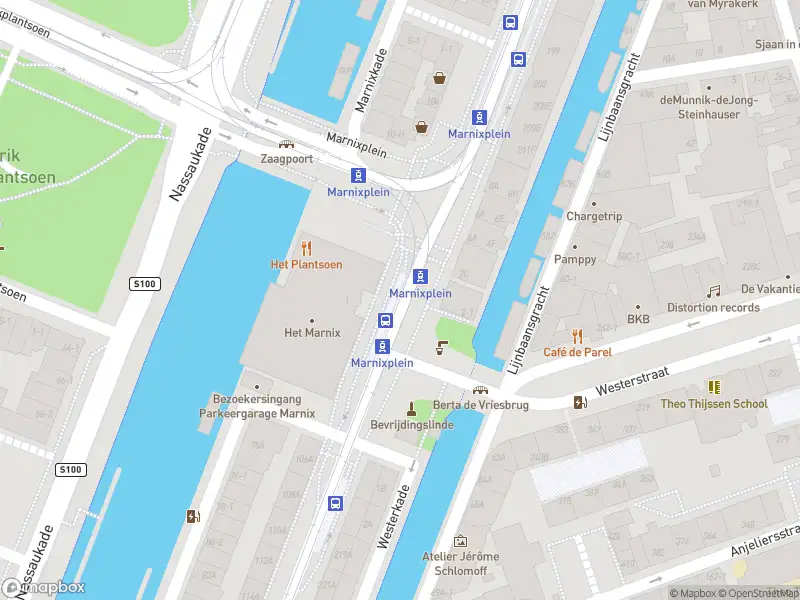 Ambulance met gepaste spoed naar de Marnixplein in Amsterdam