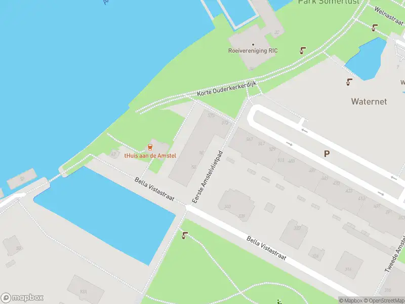 Ambulance met grote spoed naar de Eerste Amstelvlietpad in Amsterdam