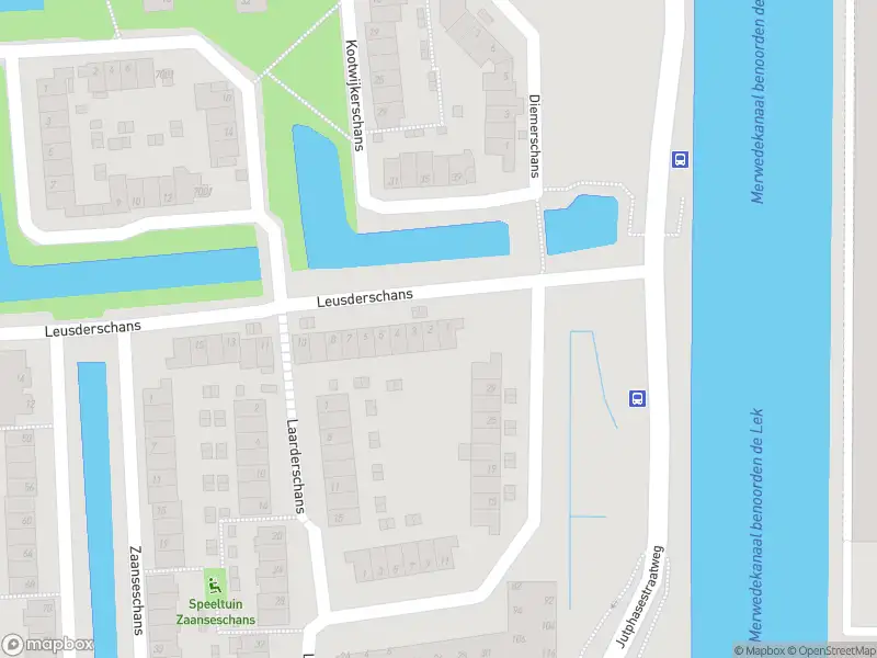 Brandweer met grote spoed naar de Leusderschans in Nieuwegein vanwege voertuigbrand