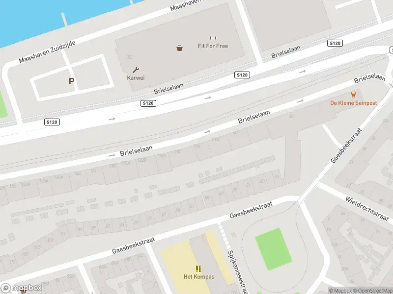 Ambulance met grote spoed naar de Brielselaan in Rotterdam