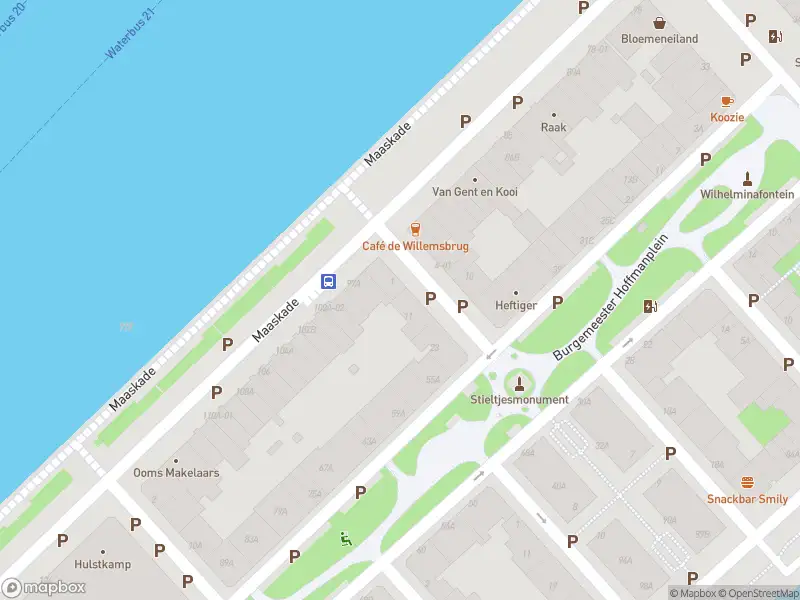 Ambulance met gepaste spoed naar de Cornelis Trompstraat in Rotterdam