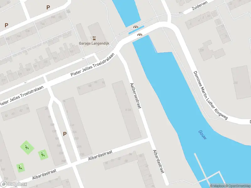 Ambulance met grote spoed naar de Aalbersestraat in Zaandam