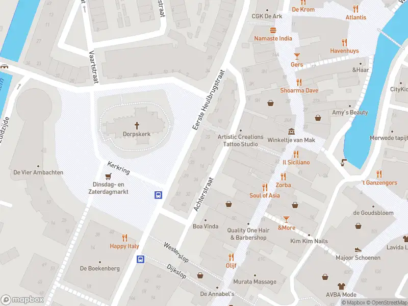 Ambulance met grote spoed naar de Noordeinde in Spijkenisse