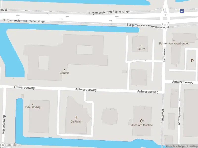 Ambulance met grote spoed naar de Antwerpseweg in Gouda