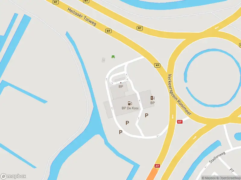 Ambulance naar de Verkeersplein Kooimeer in Alkmaar vanwege ongeval met letsel
