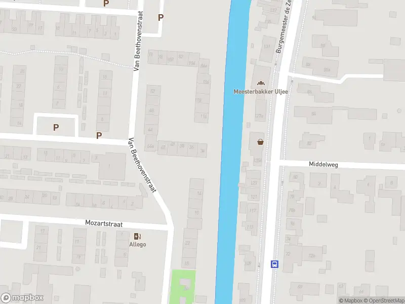 Ambulance met grote spoed naar de Van Beethovenstraat in Numansdorp