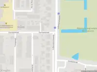 Ambulance met grote spoed naar de 1e Barendrechtseweg in Barendrecht