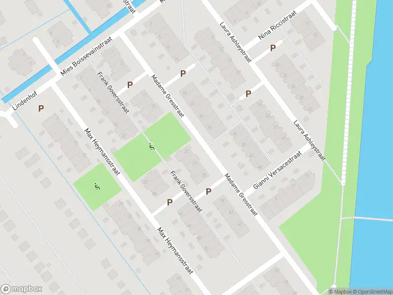 Ambulance met grote spoed naar de Madame Gresstraat in Rotterdam