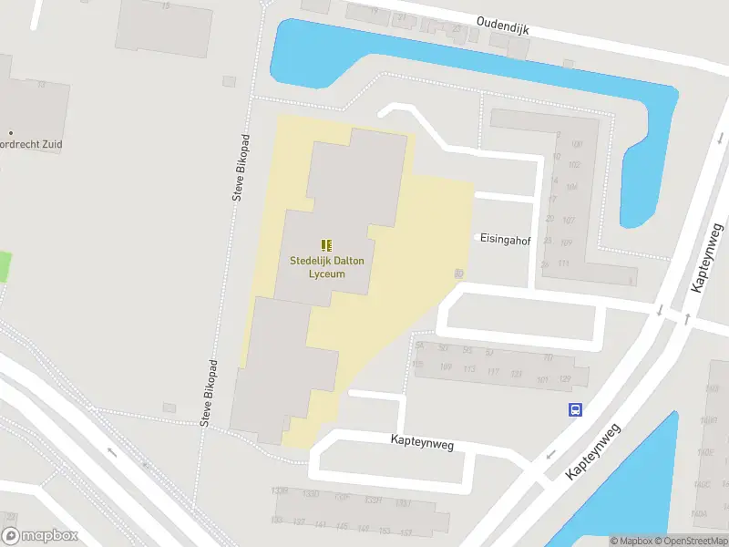 Ambulance met grote spoed naar de Kapteynweg in Dordrecht