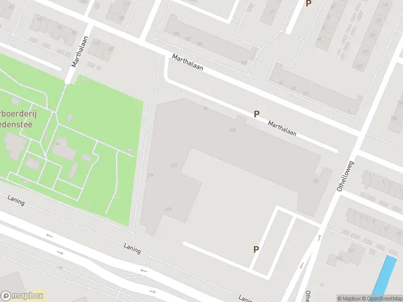 Ambulance met grote spoed naar de Marthalaan in Hoogvliet Rotterdam