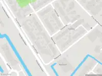 Ambulance met grote spoed naar de Waalstraat in Alphen aan den Rijn