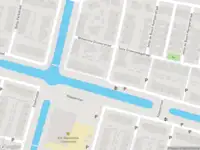 Ambulance met grote spoed naar de Roosje Vosstraat in Alphen aan den Rijn