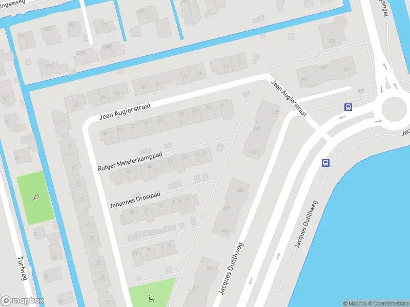 Ambulance met grote spoed naar de Rutger Metelerkamppad in Rotterdam