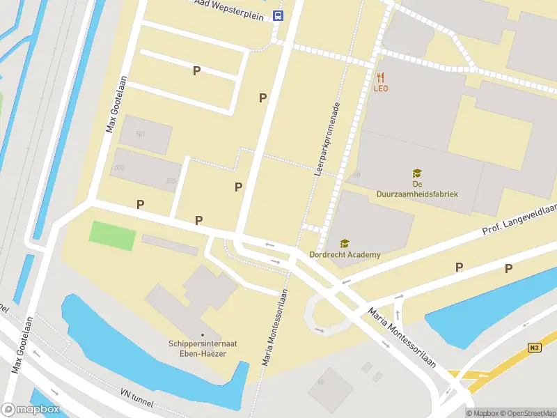 Ambulance met gepaste spoed naar de Maria Montessorilaan in Dordrecht