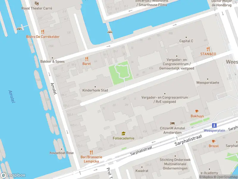 Brandweer met gepaste spoed naar de Voormalige Stadstimmertuin in Amsterdam