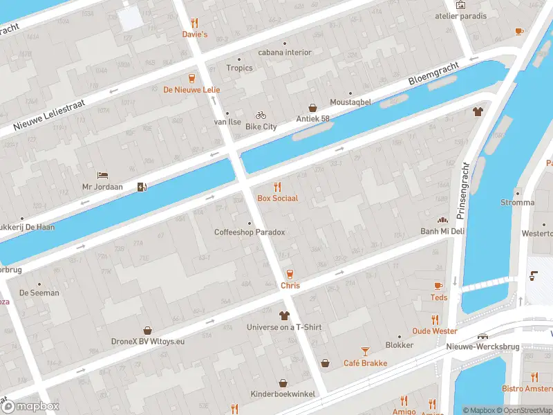 Ambulance met gepaste spoed naar de Rozengracht in Amsterdam
