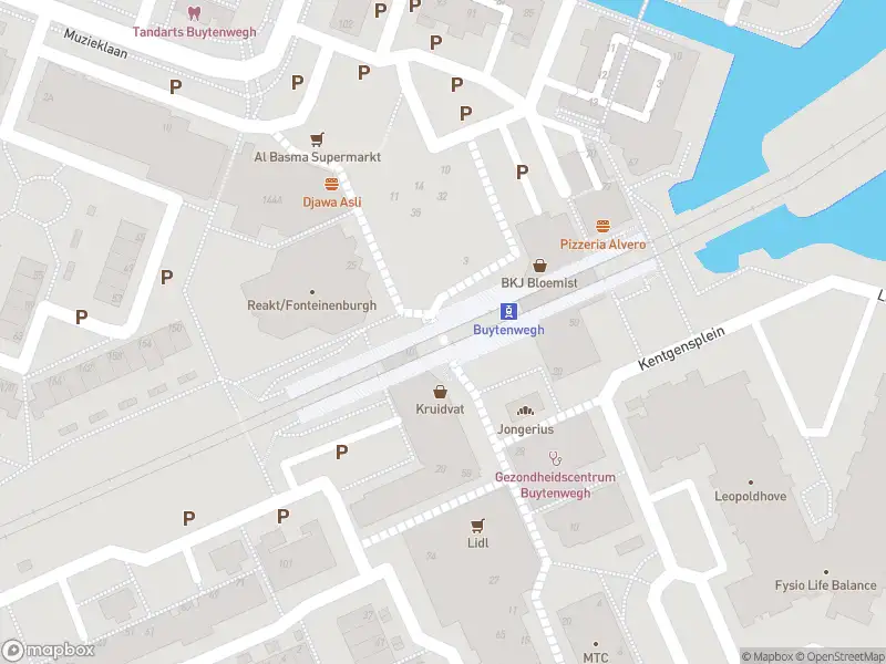 Ambulance met grote spoed naar de Marsmanhove in Zoetermeer