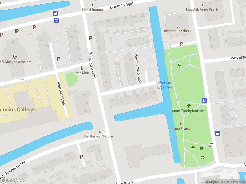 Ambulance met grote spoed naar de Hammarskjöldhof in Gouda