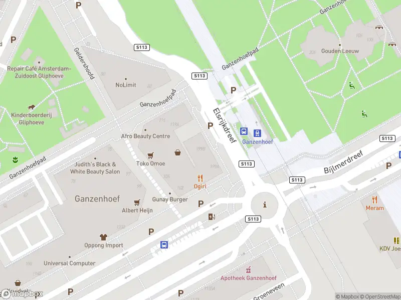 Ambulance met grote spoed naar de Elsrijkdreef in Amsterdam