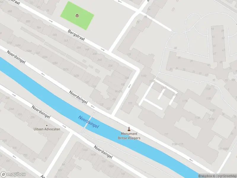 Ambulance met grote spoed naar de Bergstraat in Rotterdam