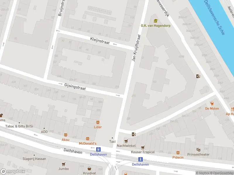 Ambulance met grote spoed naar de Jan Kruijffstraat in Rotterdam