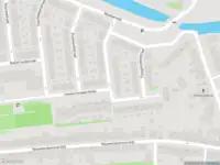 Ambulance met grote spoed naar de Tholenstraat in Amsterdam