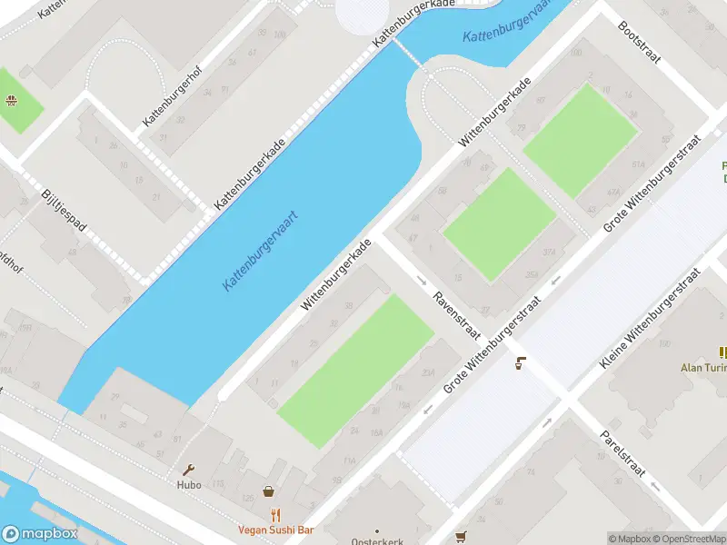 Ambulance met grote spoed naar de Wittenburgerkade in Amsterdam