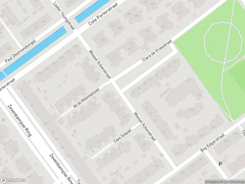Ambulance met grote spoed naar de Wessel Ilckenstraat in Rotterdam