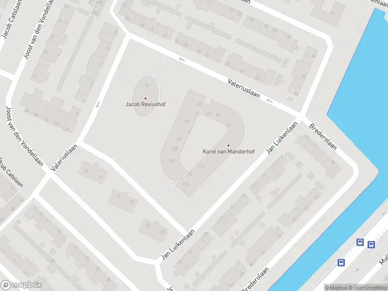 Ambulance met grote spoed naar de Karel van Manderhof in Uithoorn