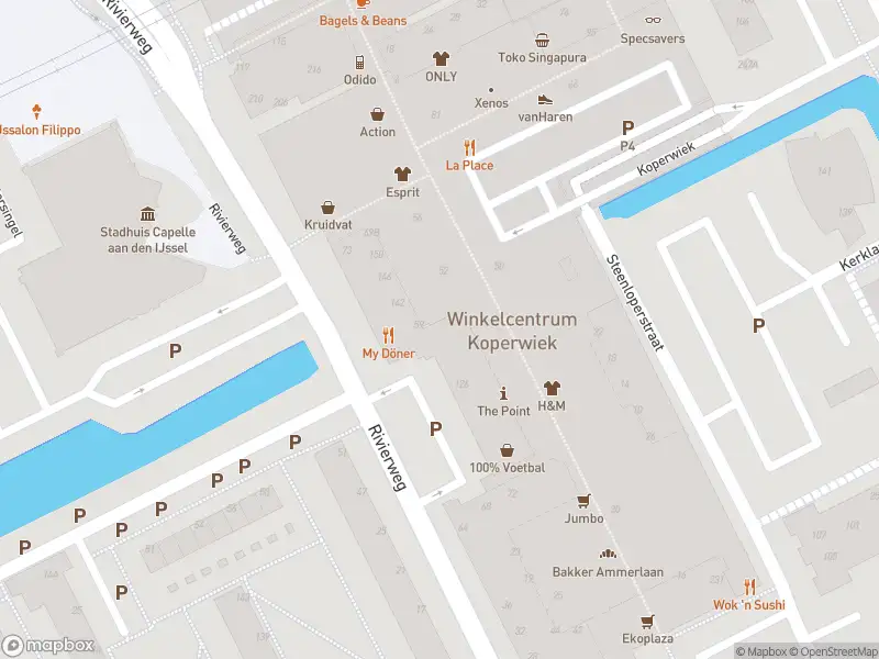 Ambulance met grote spoed naar de Rivierweg in Capelle aan den IJssel