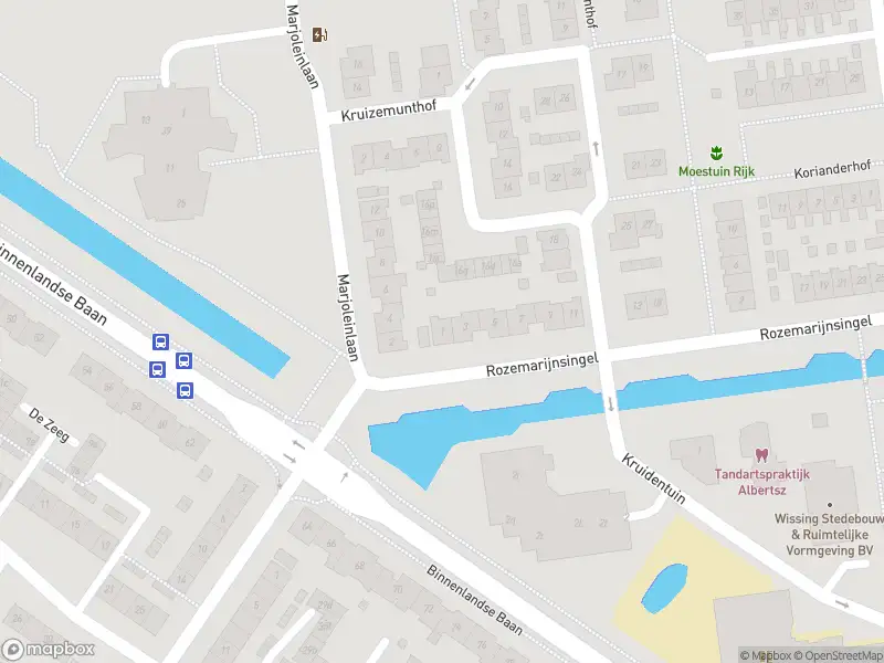 Brandweer met gepaste spoed naar de Rozemarijnsingel in Barendrecht vanwege een buitenbrand