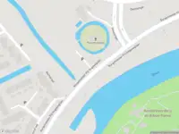 Ambulance met gepaste spoed naar de Burgemeester Pijl Hogeweglaan in Zwijndrecht