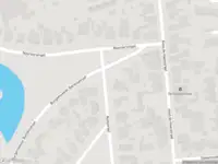 Brandweer met gepaste spoed naar de Burgemeester Bartelsstraat in Hoogezand vanwege een buitenbrand