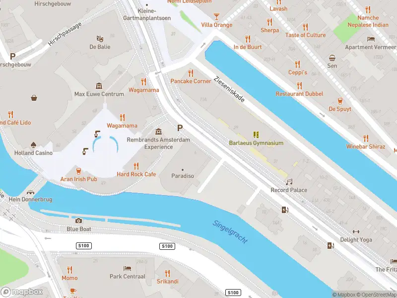 Brandweer met grote spoed naar de Max Euweplein in Amsterdam vanwege reanimatie