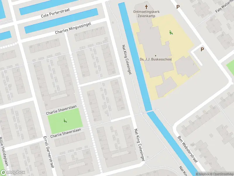 Ambulance met grote spoed naar de Nat King Colesingel in Rotterdam